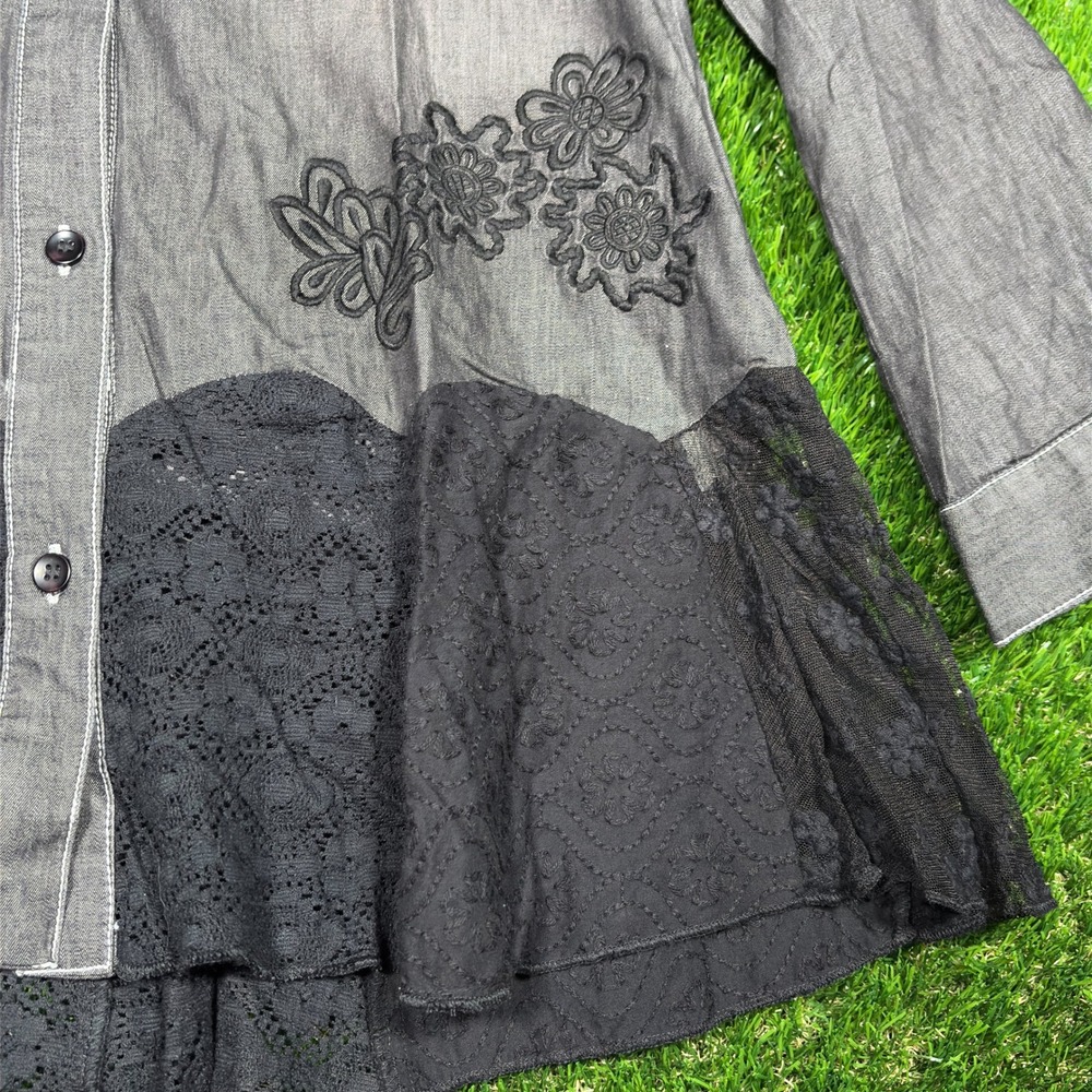 Bleu Bayou Womens Grey Embroidered Lace Button Down Peplum Top Sz M Grunge Boho - Picture 3 of 7